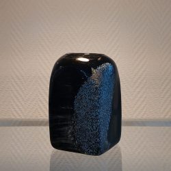 Torbjørn Torgersen Randsfjord <br>
Randsfjord Glassverk 80-tallet <br>
Etikettmerket Randsfjord Torbjørn Torgersen