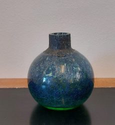 Benny Motzfeldt <br>
Randsfjord Glassverk Benny Motzfeldt